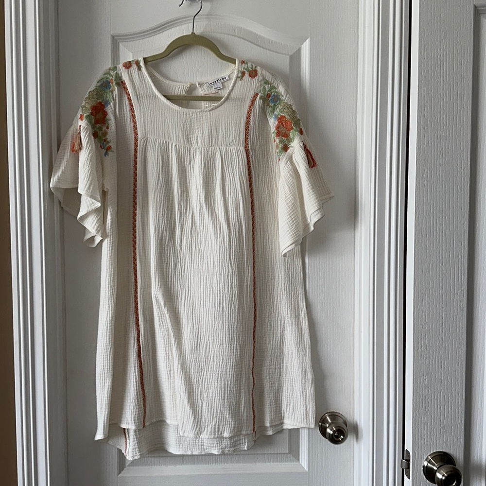 Boutique cream, flowy dress